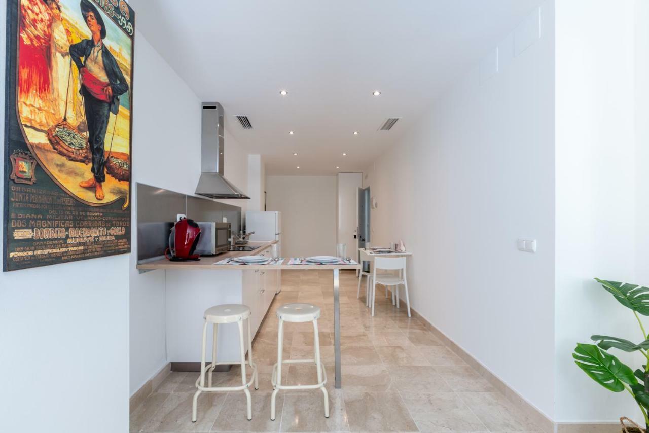 Apartamentos Miraflores Малага Экстерьер фото